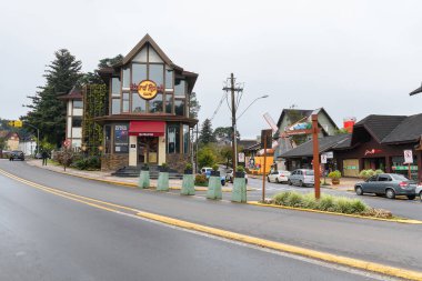 Gramado, RS, Brezilya - 19 Mayıs 2022: Gramado 'nun turizm merkezi Hard Rock Cafe manzarası.