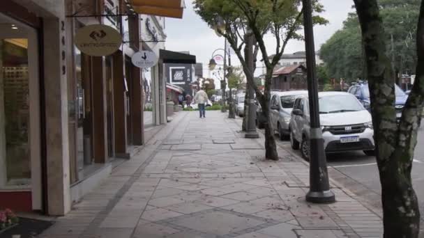 Gramado Brazil May 2022 Walking Gramado City Downtown View Sidewalk — 비디오