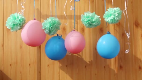 Mavi Pembe Balonları Yeşil Süslemeleri Olan Güzel Bir Arka Plan — Stok video