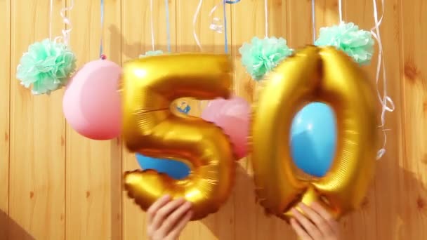 Buon Cinquantesimo Compleanno Con Numero Oro Cinquanta Palloncini Aria — Video Stock