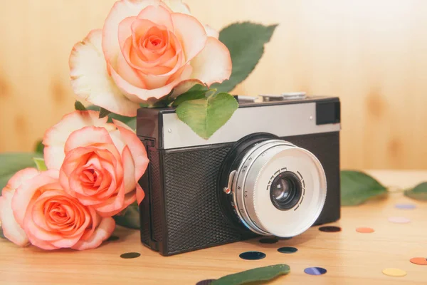 Vintage card with old photo camera and beautiful rose flowers