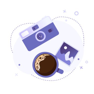 Resimli ve kahve fincanlı klasik fotoğraf makinesi. Fotoğraflı fotoğraf makinesi ve soyut arka planda düz bir kahve fincanı. Pankart, web sitesi, sosyal medya, uygulama, broşür ve çıkartmalar için