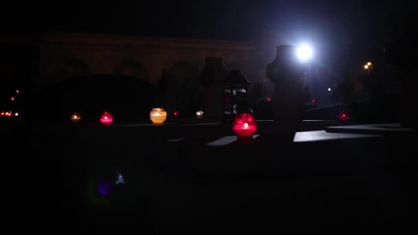 Gruseliger Hintergrund Friedhofskreuz dunkel, Konzept des Grauens, Halloween. Grabsteine — Stockvideo
