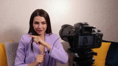 Vloglama. Sosyal medya video kayıt konsepti, profesyonel kamera