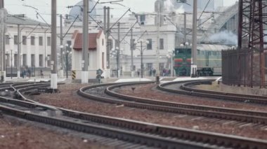 Demiryolu lokomotifi. Ön manzara. Eski Sovyet dizel aracı. Sovyet 'in ön görüntüsü