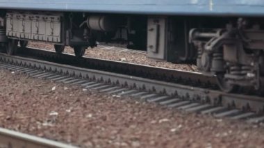 Çin malı ithal et. Letonya tren vagonu durağı. Tren vagonları.