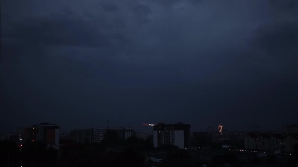 Thunderstorms, lightning over city. Flash strikes in stormy night falling — Stock Video