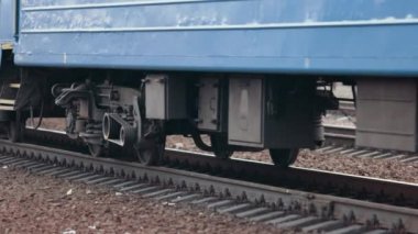 Demiryolu ile ulaşım. Demiryolu nakliye lojistik konsepti. Dışarıya mal aktar