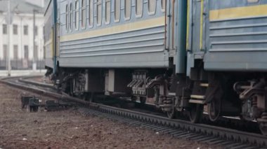 Demiryolu ile ulaşım. Demiryolu nakliye lojistik konsepti. Dışarıya mal aktar