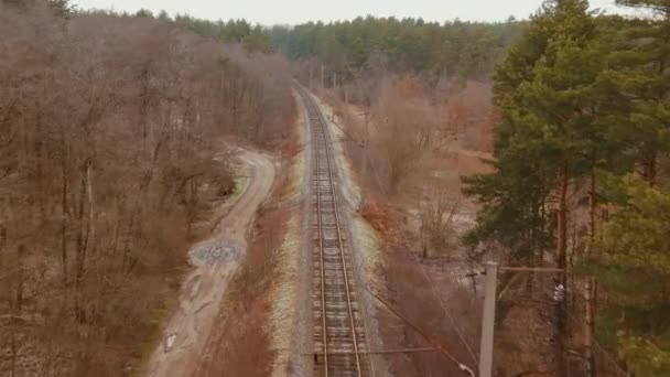 Järnvägsskenor, titta ovanifrån. Drönare av höghastighetsväg. Flygbild — Stockvideo