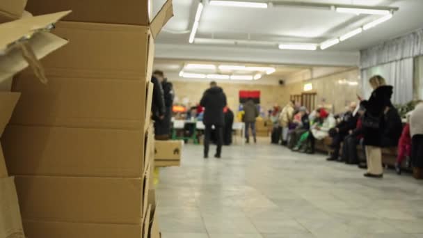 Centro de logística para o envio de carga em apoio aos soldados ucranianos na guerra das Rússias — Vídeo de Stock