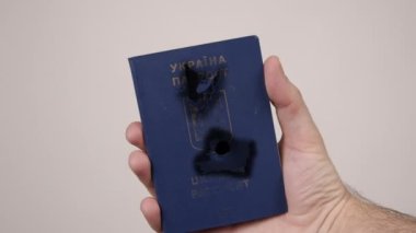 Ukrayna pasaportu mermilerle dolu. Rusya 'da savaş kavramı
