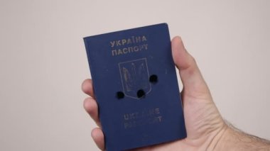 Ukrayna pasaportunda delikler var. Ülkenin işgali kavramı, savaş
