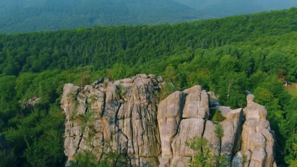 Luftaufnahmen Wanderweg Mit Blick Auf Die Berge Einem Sonnigen Tag — Stockvideo