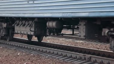 Demiryolu ile ulaşım. Demiryolu nakliye lojistik konsepti. Çin 'den ithal mallar. Yolcu treninde demiryolu ile ulaşım. Tren vagonu..