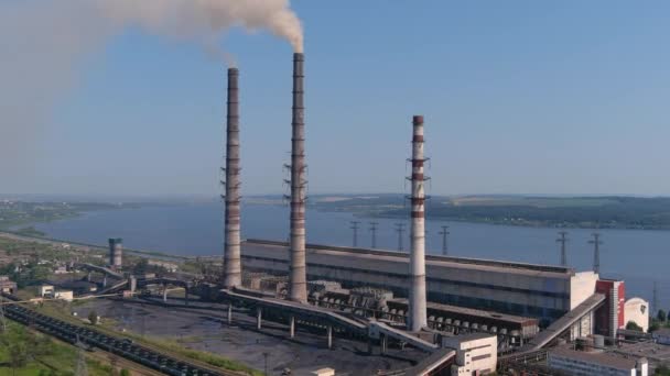 연료들을 에너지 환시킨다 지역인 발전소 굴뚝을 공중에서 것이다 현대의 발전소 — 비디오