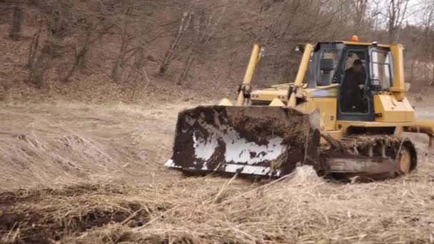 重型反铲建筑机械的概念 挖土机 推土机大型黄色前端装载机或全轮推土机 露天开采用重型机械生产设备 — 图库视频影像