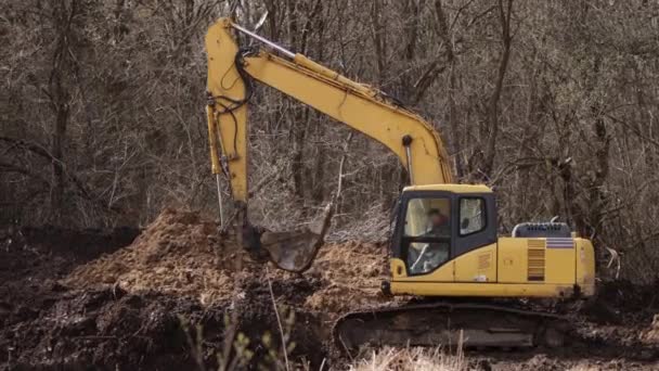 Baggerschaufel Gräbt Erde Auf Baustelle Aus Baggerschaufel Gräbt Baggermaschine Erdbewegungsgeräte — Stockvideo