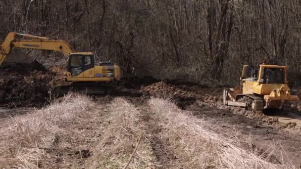 Powerful Yellow Earthmover Crumbles Sand Erection Site Bulldozer Paving Road — 图库视频影像
