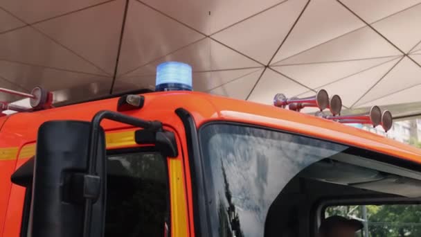 Пожарная Машина Пожарная Машина 911 Синий Свет Пожарной Станции Крупный — стоковое видео