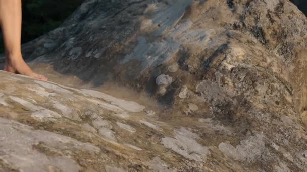 Mountains Woman Walks Barefoot Rocky Terrain Close Her Feet — Vídeo de Stock