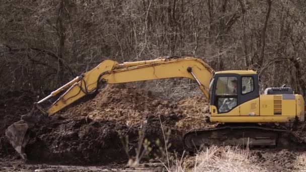Construction Equipment Heavy Yellow Excavator Folded Boom Excavator Heavy Machinery — Stockvideo