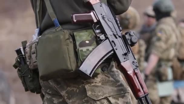 Checkpoint Military Base Armed Soldier Submachine Gun Guards Object Being — Αρχείο Βίντεο