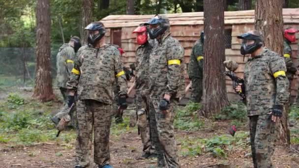 Men Wears Camouflage Protective Mask Running While Participating Paintball Battle — Vídeos de Stock