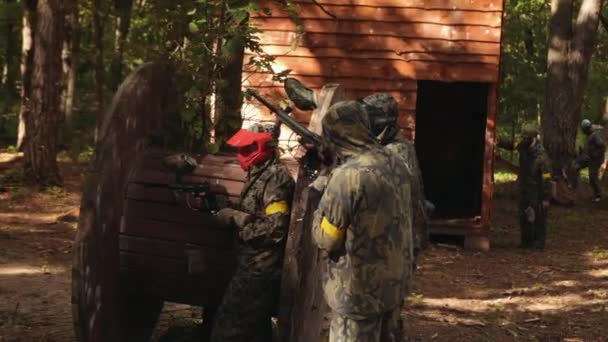 Painting Action Adrenaline Sport Taking Part Leisure Activity Paintballing Playing — Stockvideo