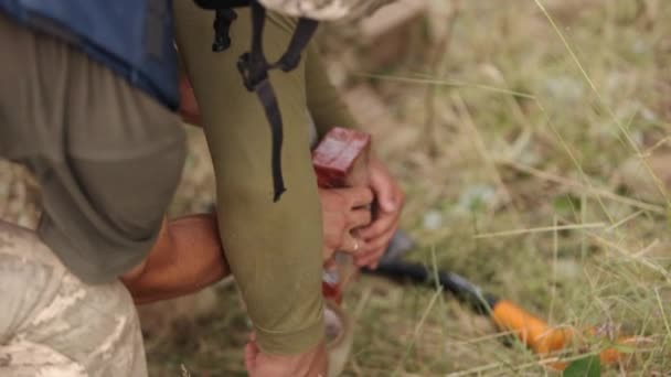 Wartime Unexploded Mortar Mine Disposed Soldier Wearing Camouflage Neutralization Site — Vídeo de stock