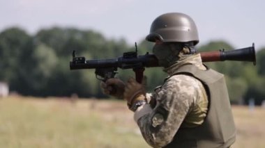 An Ukrainian serviceman prepares the Precision Shoulder-Fired Rocket Launcher, PSRL-1, as he prepares to fire it.