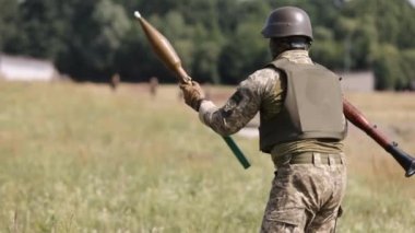 RG-7, Precision Shoulder-Fired Rocket Launcher, PSRL-1, is being prepared for firing by a Ukrainian serviceman.