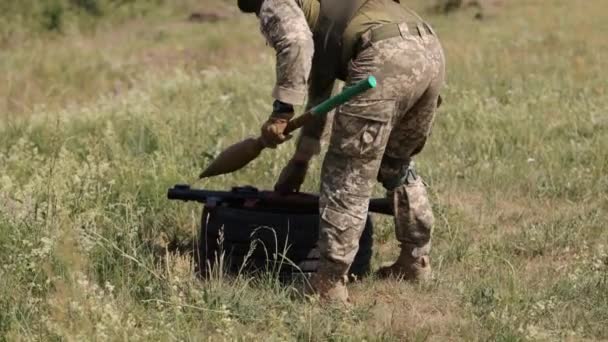 Precision Shoulder Fired Rocket Launcher Psrl Being Prepared Firing Ukrainian — Stockvideo