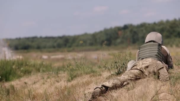 Defending Nation Green Uniform Vest Machine Gun Hand Soldier Holding — Stockvideo