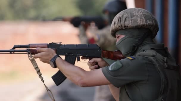 Defending Nation Green Uniform Vest Machine Gun Hand Soldier Holding — Stock video