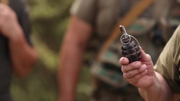 Hand Grenade Soldiers Hand Realistic Hand Grenade Smoke Grenade High — Αρχείο Βίντεο