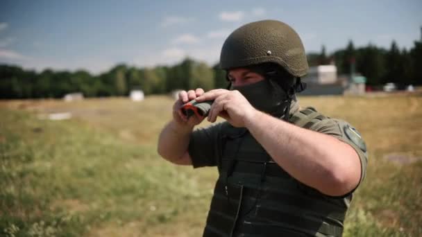 Speciální Jednotky Voják Dalekohledem Navy Seal Skaut Bojové Uniformě Helmě — Stock video