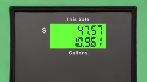 Teurer Gaspreis Benzindollar Pro Gallone Led Displays Der Tankstelle Draußen — Stockvideo