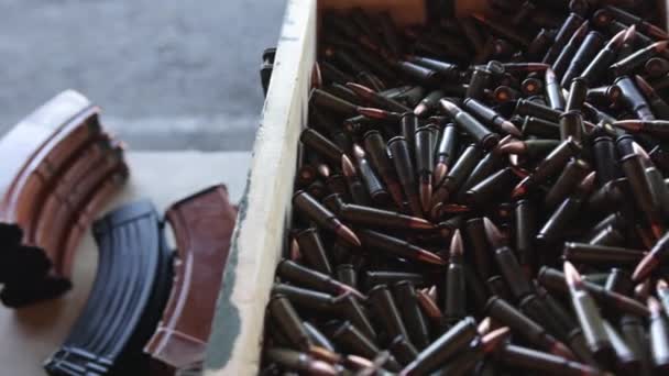 Amunisi Militer Cartridge Dan Amunisi Toko Dikemas Dalam Kotak Tentara — Stok Video