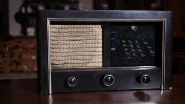 Κομψό Ρετρό Ραδιόφωνο Player Ρετρό Ραδιοφωνική Εκπομπή Δέκτη Περίπου 1950 — Αρχείο Βίντεο