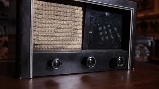 Retro Zendt Radio Ontvanger Uit Houten Tafel Rond 1950 Elegante — Stockvideo