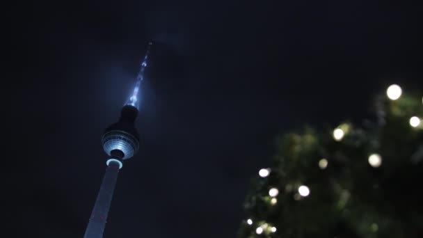 1969 Inauguró Icónica Torre 368 Metros Alexanderplatz Ahora Conocida Como — Vídeo de stock