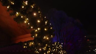 Berlin, Almanya Noel Pazarı, Jandarmadaki Kış Pazarı, Çarşıdaki El Sanatları Malzemeleri ile Alman Advent Fair Dekorasyonu ve Dükkanları.