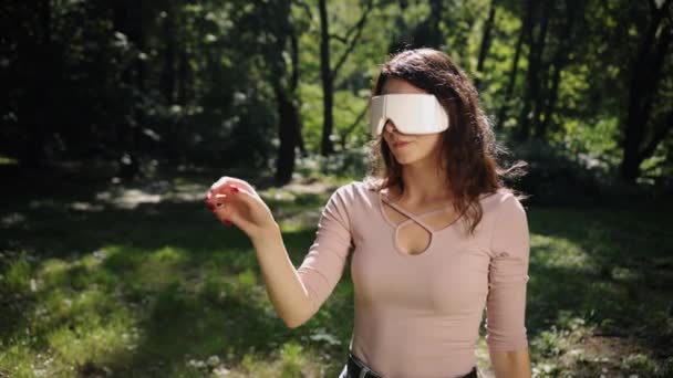 Freien Junge Frau Genießt Brille Brünette Frau Mit Brille Frau — Stockvideo