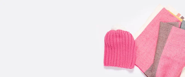 Pink Hat Striped Scarf White Background Top View Flat Lay — Stock Photo, Image