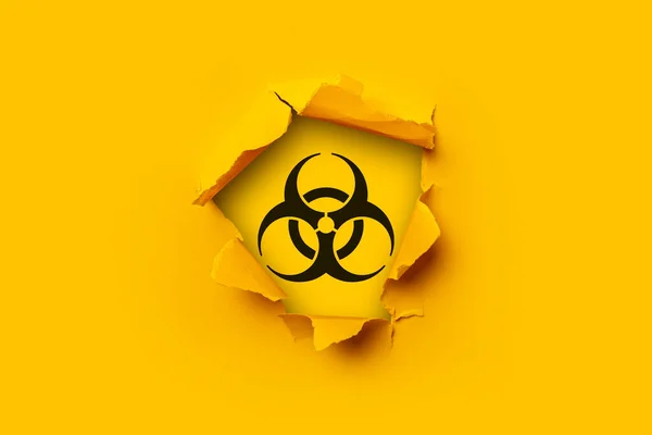 Cartón Papel Desgarrado Amarillo Brillante Interior Signo Agujero Radiación Sobre — Foto de Stock