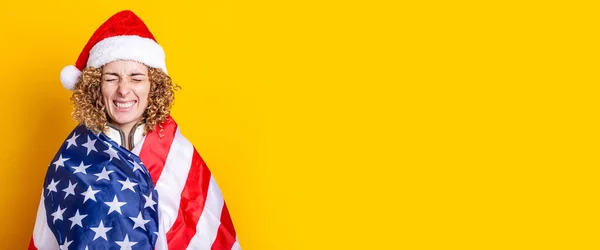 Young Woman Squinting Santa Claus Hat Usa Flag Yellow Background — Stock Photo, Image