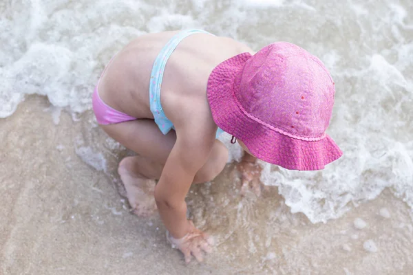 Niña Panama Está Jugando Playa — Foto de Stock