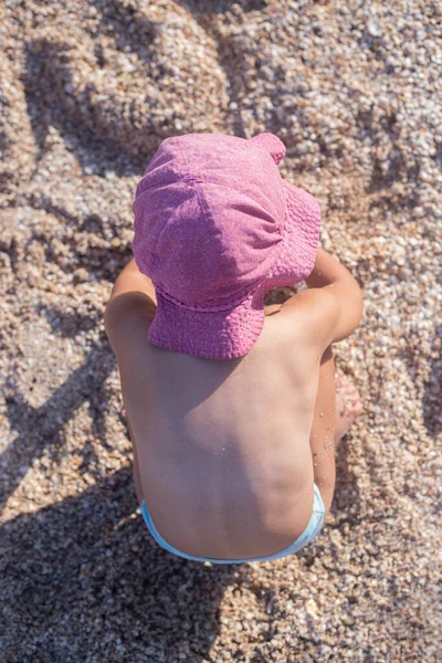 Menina Criança Chapéu Sentado Praia Vista Superior Flat Lay — Fotografia de Stock