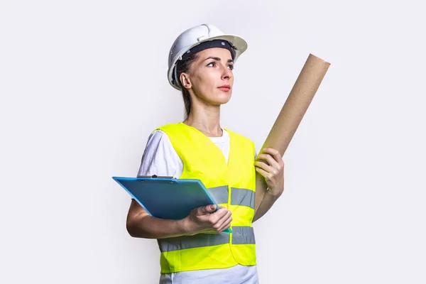 Young Woman Dressed Building Clothes Clipboard Light Background — Stock Photo, Image